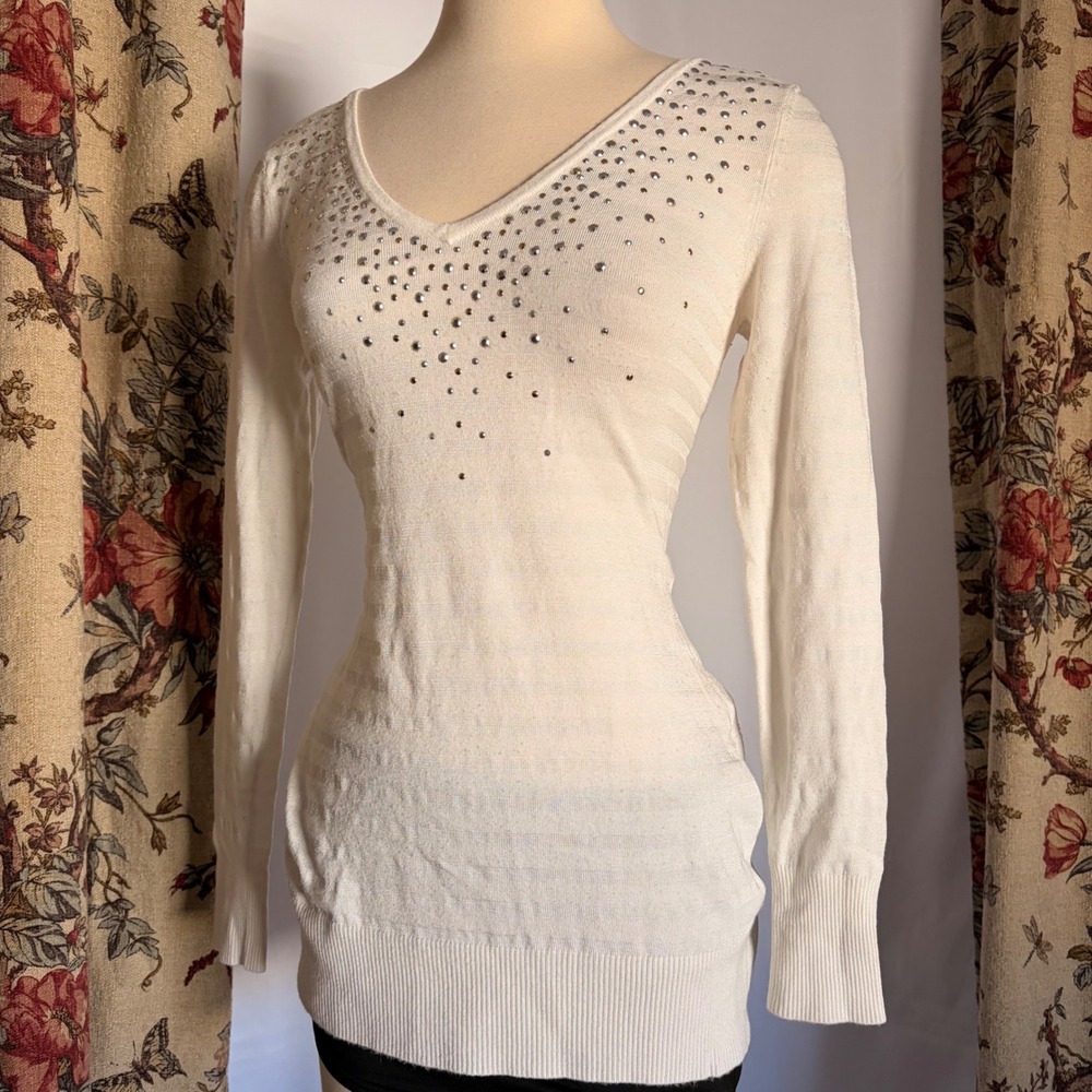 Cache Stunning White striped Rhinestone Detailing V-Neck Sweater Long Sleeve Top - Picture 2 of 11